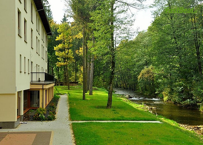 Hotel Mir- Jan otoczony pięknym lasem nad rzeką Białą Lądecką zaprasza na tygodniowe pobyty!
