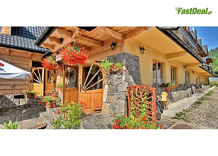 Noclegi! Tatry! Poronin! Zajazd u Teremulki! W cenie pobytu: noclegi w pokojach z łazienkami, śniadania i obiadokolacje! Aneks kuchenny dla Gości oraz lodówki. Parking przy posesji! Tylko 68 zł/osobodoba z wyżywieniem!