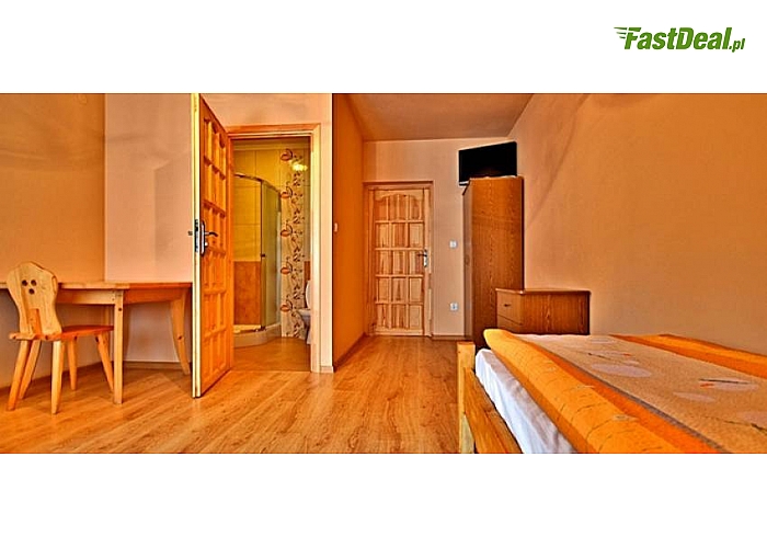 Noclegi! Tatry! Poronin! Zajazd u Teremulki! W cenie pobytu: noclegi w pokojach z łazienkami, śniadania i obiadokolacje! Aneks kuchenny dla Gości oraz lodówki. Parking przy posesji! Tylko 68 zł/osobodoba z wyżywieniem!