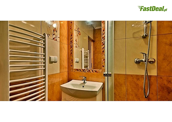 Noclegi! Tatry! Poronin! Zajazd u Teremulki! W cenie pobytu: noclegi w pokojach z łazienkami, śniadania i obiadokolacje! Aneks kuchenny dla Gości oraz lodówki. Parking przy posesji! Tylko 68 zł/osobodoba z wyżywieniem!