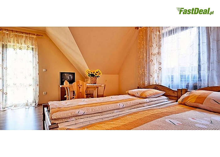 Noclegi! Tatry! Poronin! Zajazd u Teremulki! W cenie pobytu: noclegi w pokojach z łazienkami, śniadania i obiadokolacje! Aneks kuchenny dla Gości oraz lodówki. Parking przy posesji! Tylko 68 zł/osobodoba z wyżywieniem!