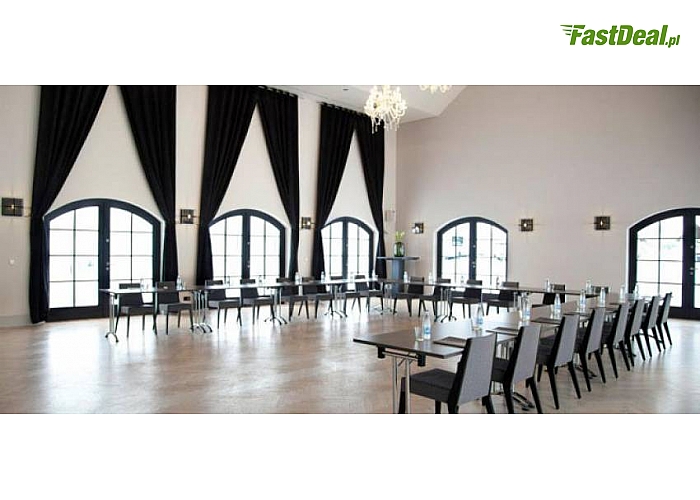 Sylwester w Górach Sowich! Jugowice! Pałac Jugowice Luxury Hotel**** zaprasza! Bal z zabawami! Uroczystość z PEŁNYM MENU serwowanym, menu zakąskowym, wieczornym posiłkiem, napojami i ALKOHOLEM BEZ OGRANICZEŃ! Spędź sylwestra w luksusowym pałacu!