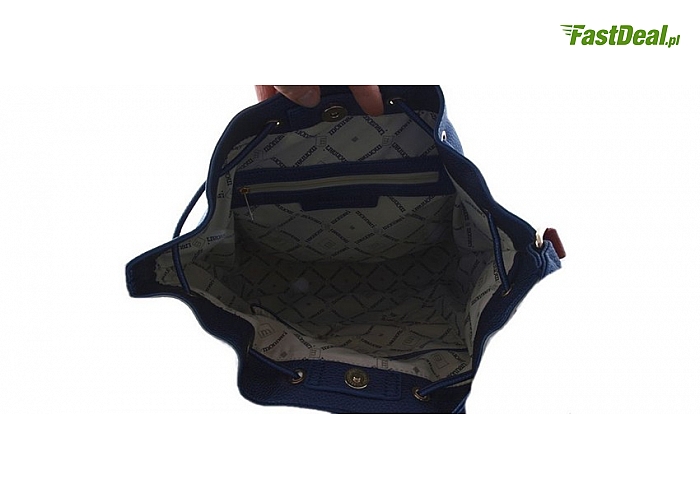 Torebka marki Monnari, w typie sakiewki – listonoszki w marynarskim stylu. (157,99 zł)