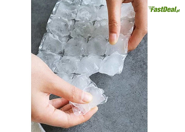Samo-zamykające się plastikowe woreczki są doskonałe do łatwego przygotowywania dużych kostek lodu